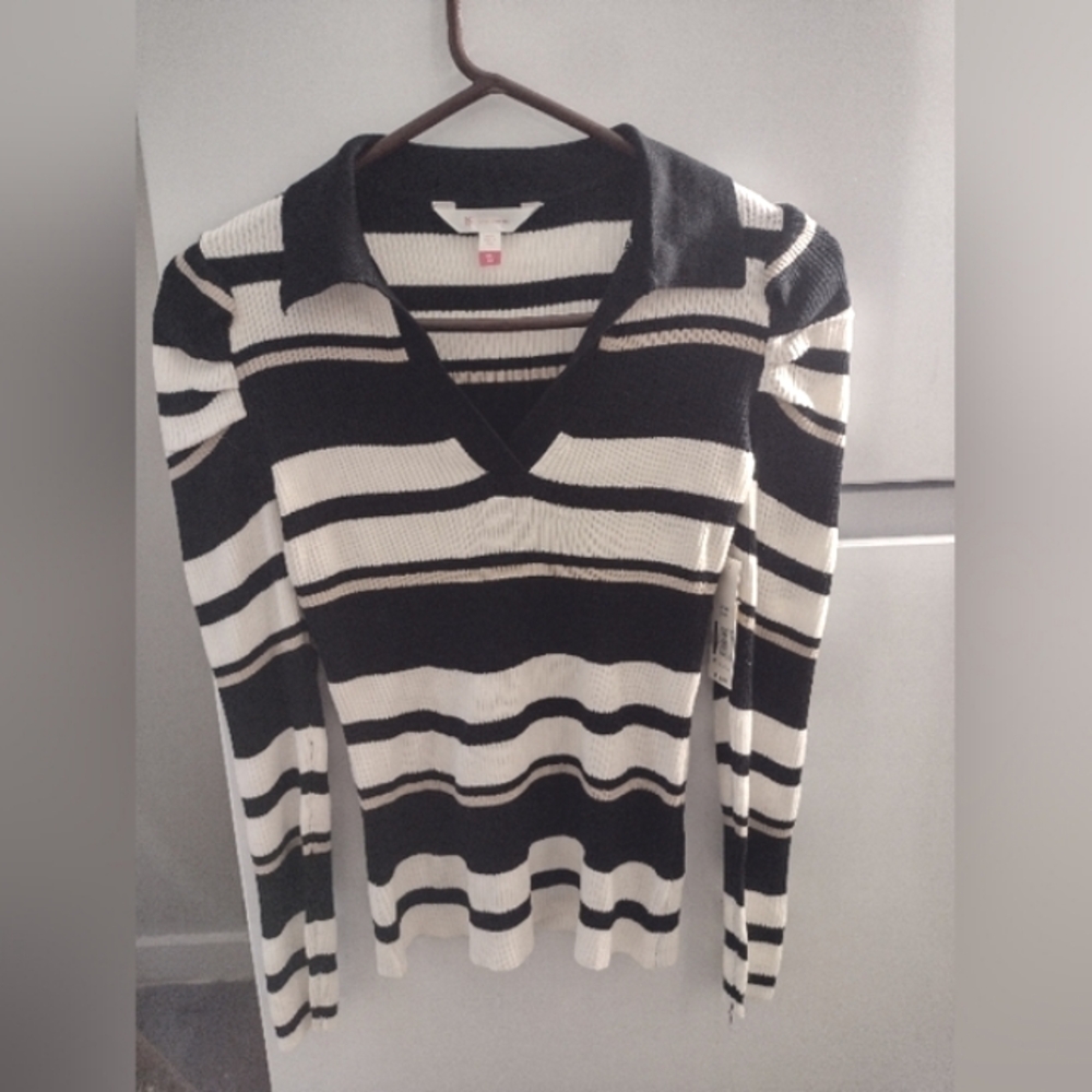 No Boundaries Black and White Striped Long Sleeve Tee Size S/CH(3-5).